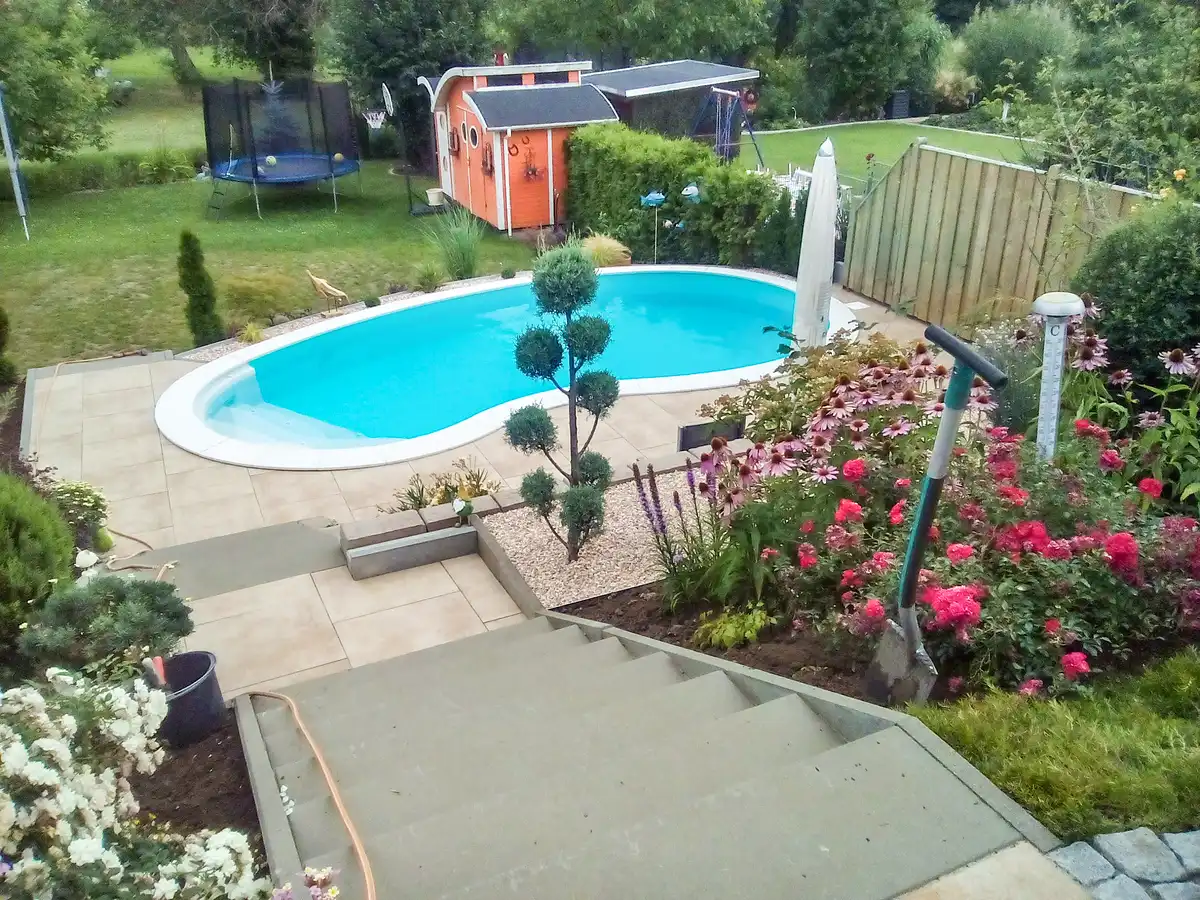 outdoor project GmbH – Leistung: Gartenbau, Pflanzungen, Pflastern, Teichbau, Poolanlagen